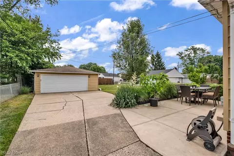 7555 Skylark Dr, Parma, OH 44130 photo 7