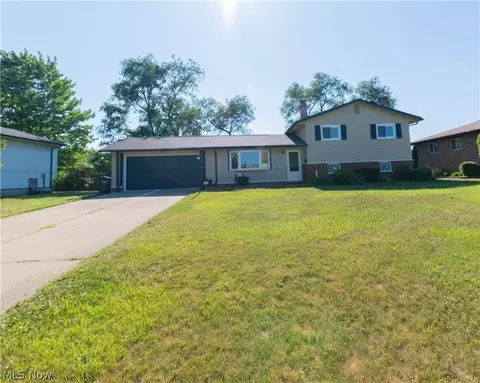 5528 Meadow Ln, Bedford Heights, OH 44146