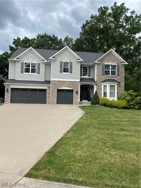 4288 Willow Wood Way, Uniontown, OH 44685