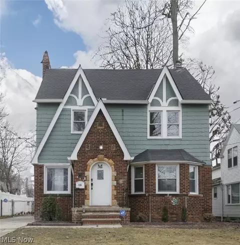 941 Woodview Rd, Cleveland, OH 44121