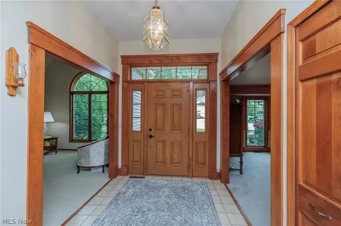 129 Bryan Ct, Elyria, OH 44035 photo 3