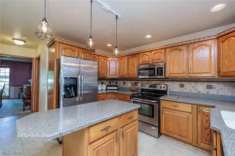 129 Bryan Ct, Elyria, OH 44035 photo 12