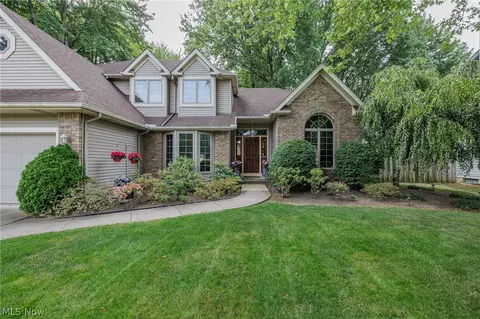 129 Bryan Ct, Elyria, OH 44035 photo 2