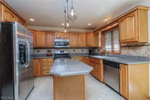 129 Bryan Ct, Elyria, OH 44035 photo 10