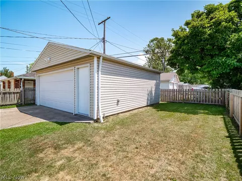 461 E 260th St, Euclid, OH 44132 photo 5