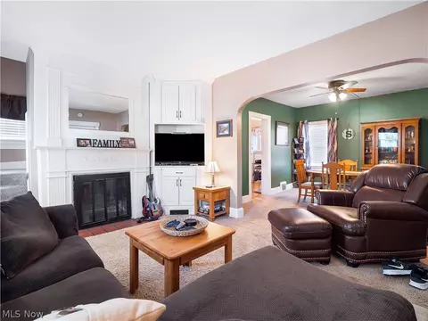 461 E 260th St, Euclid, OH 44132 photo 8