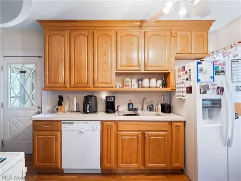 461 E 260th St, Euclid, OH 44132 photo 9