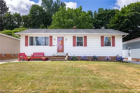 17713 Naomi Ave, Cleveland, OH 44111