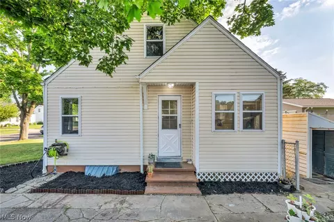2711 Archwood Pl, Cuyahoga Falls, OH 44221