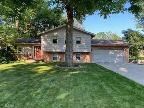769 Marmont Dr, Akron, OH 44313