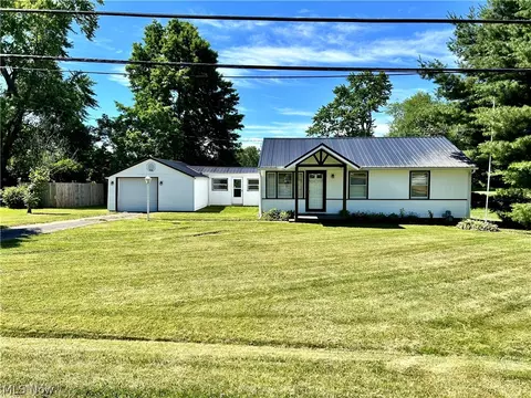 421 2nd St SW, Carrollton, OH 44615