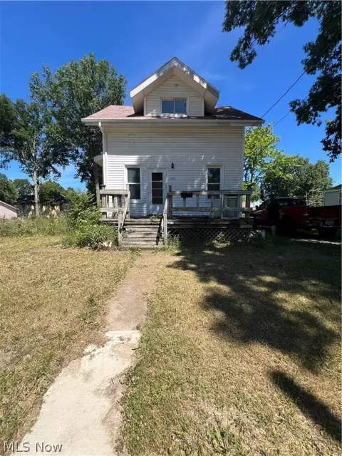 1211 Factory St, Lorain, OH 44055