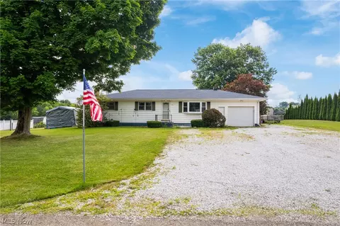 4866 Eshelman St, Louisville, OH 44641