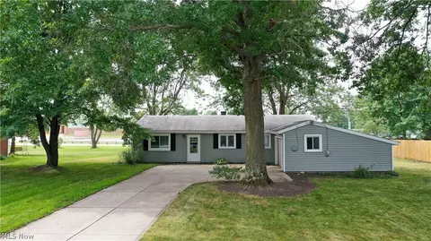 522 Bluejay Trl, Macedonia, OH 44056