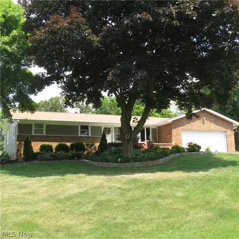 1387 Canyon St NE, Uniontown, OH 44685