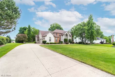 1510 Fox Den Trl, Canfield, OH 44406