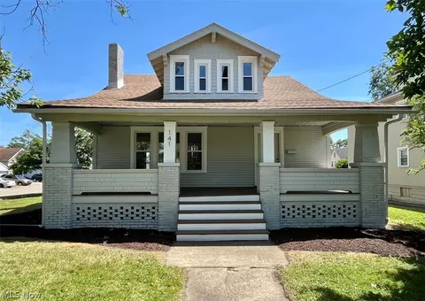 141 E Broadway St, Girard, OH 44420