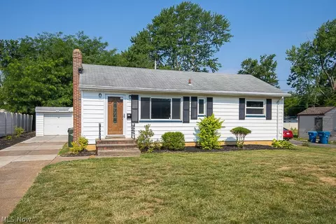4768 Canterbury Rd, North Olmsted, OH 44070