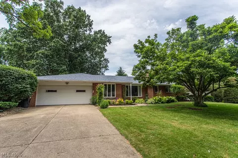 262 Wainwood Dr SE, Warren, OH 44484