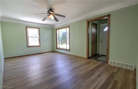 Living - 427 E 274th St, Euclid, OH 44132 photo 1 of 3