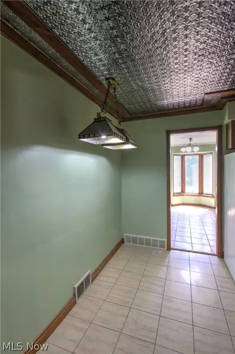 Entry Way - 427 E 274th St, Euclid, OH 44132 photo 1 of 4