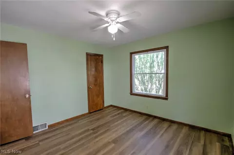 Bedroom - 427 E 274th St, Euclid, OH 44132 photo 1 of 5