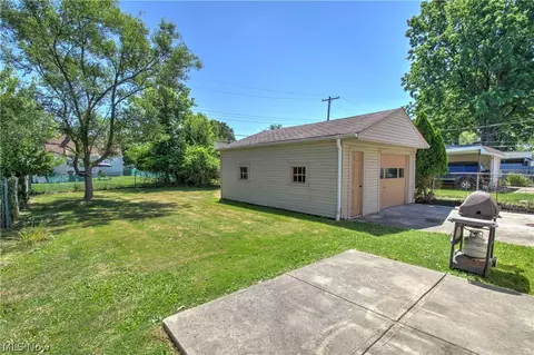 Exterior - 427 E 274th St, Euclid, OH 44132 photo 3 of 6
