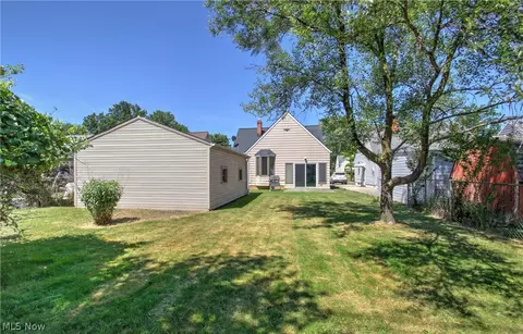 Exterior - 427 E 274th St, Euclid, OH 44132 photo 4 of 6