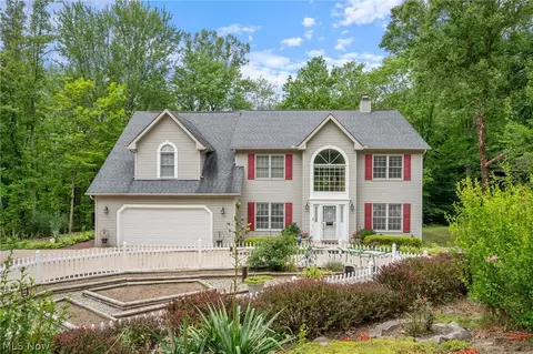 522 River Rd, Hinckley, OH 44233