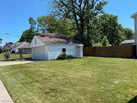 Exterior - 521 E 260 St, Euclid, OH 44132 photo 2 of 4