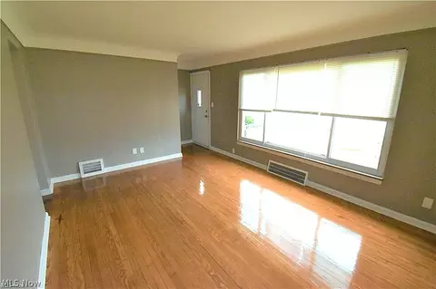 Living - 521 E 260 St, Euclid, OH 44132 photo 1 of 2