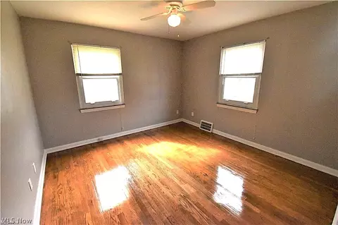 Bedroom - 521 E 260 St, Euclid, OH 44132 photo 4 of 4