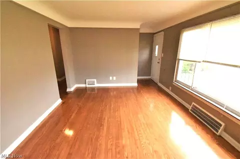 Living - 521 E 260 St, Euclid, OH 44132 photo 2 of 2