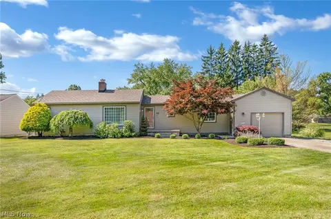 53 Hilltop Blvd, Canfield, OH 44406