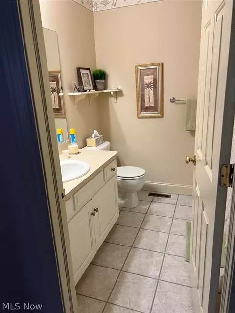 712 Parkview Dr, Dover, OH 44622 photo 7