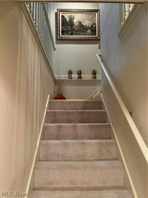 712 Parkview Dr, Dover, OH 44622 photo 5