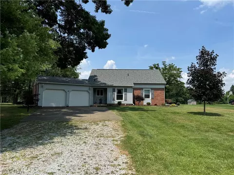 1577 N Orchard Rd NE, Bolivar, OH 44612