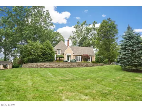 3088 Markle Dr, Silver Lake, OH 44224