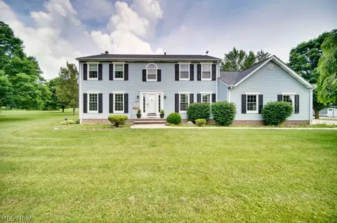 16785 Victoria Dr, Auburn, OH 44023