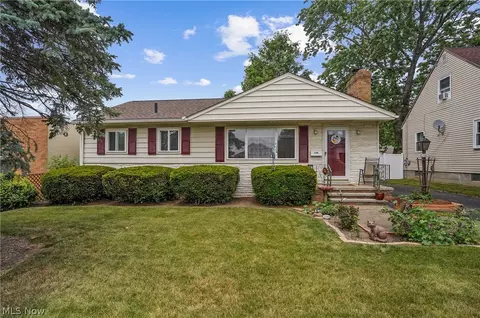 2105 Lindbergh Ave, Cuyahoga Falls, OH 44223