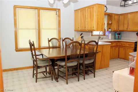 Dining - 857 5th St, Struthers, OH 44471 photo 1 of 1