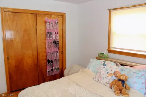 Bedroom - 857 5th St, Struthers, OH 44471 photo 4 of 6