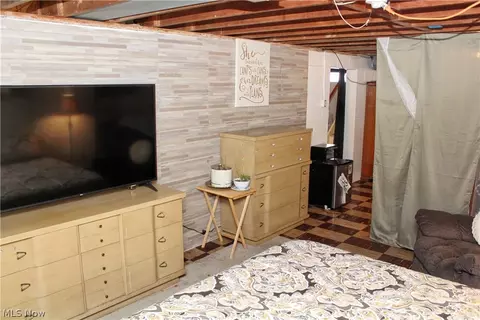 Bedroom - 857 5th St, Struthers, OH 44471 photo 6 of 6