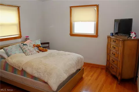 Bedroom - 857 5th St, Struthers, OH 44471 photo 3 of 6