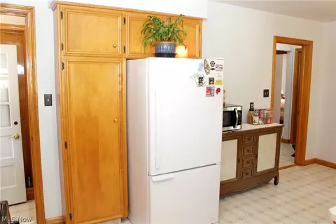Kitchen - 857 5th St, Struthers, OH 44471 photo 3 of 5