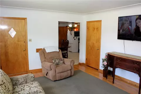 Living - 857 5th St, Struthers, OH 44471 photo 2 of 2