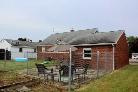 Exterior - 857 5th St, Struthers, OH 44471 photo 2 of 2