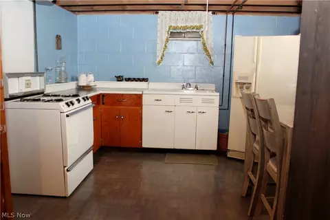 Kitchen - 857 5th St, Struthers, OH 44471 photo 5 of 5