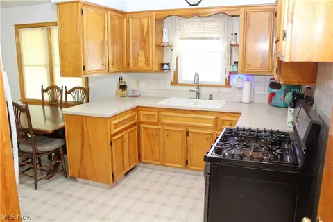 Kitchen - 857 5th St, Struthers, OH 44471 photo 1 of 5