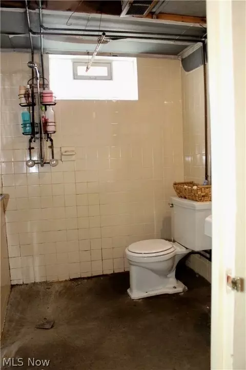 Bath - 857 5th St, Struthers, OH 44471 photo 3 of 3